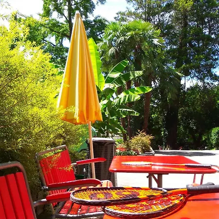 Savosa Youth Hostel *